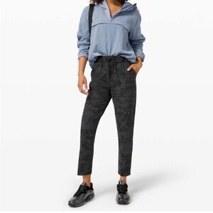 Lululemon Keep Moving camouflage joggers pant size 4. Excellent condition